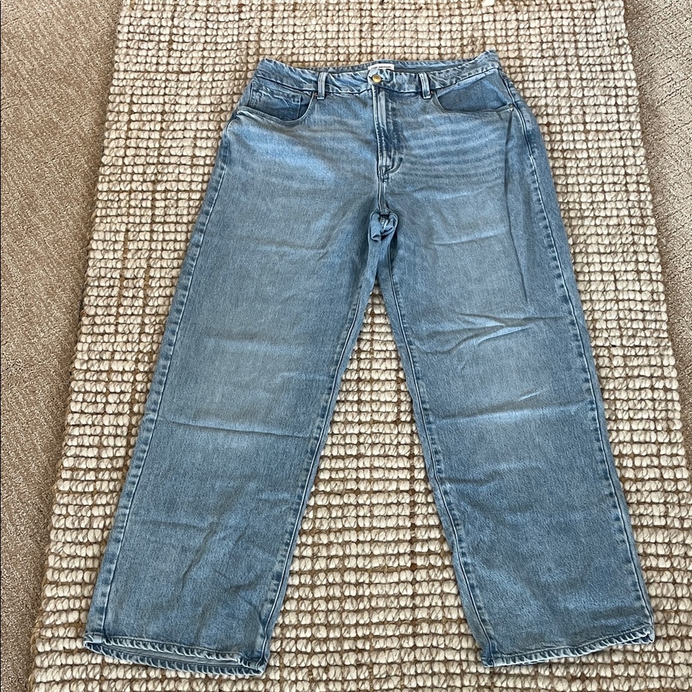 Good American High-Rise Straight-Leg Jeans in Light Blue Wash